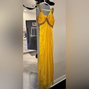 Elegant Yellow Evening Gown